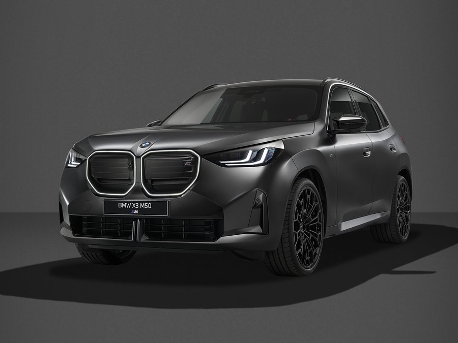 BMW X3 M50 xDrive 블랙 패키지 글로벌 공개 사양의 전측면